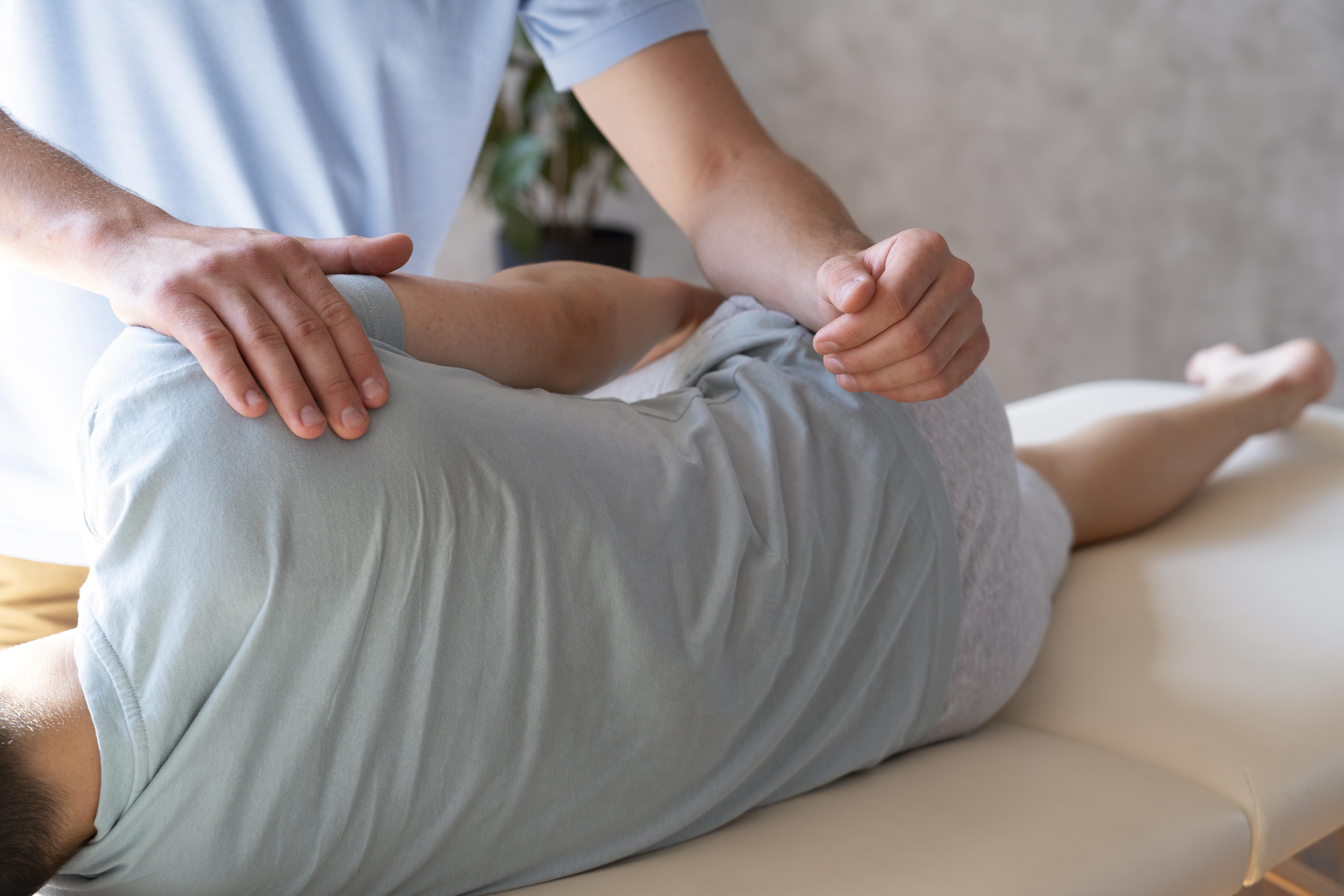 Chiropraktische Behandlung am Rücken